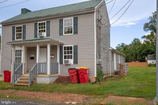 210 W NORTH ST #B, Charles Town, WV 25414