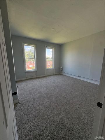 3621 Saint Marys Lane, St Louis, MO 63121