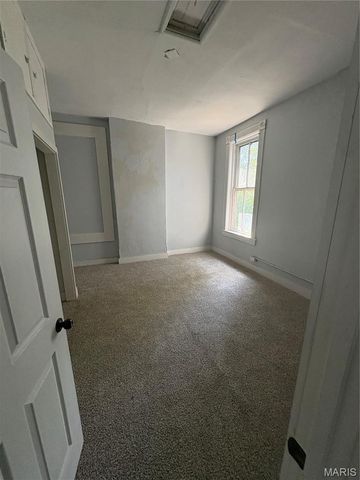 3621 Saint Marys Lane, St Louis, MO 63121