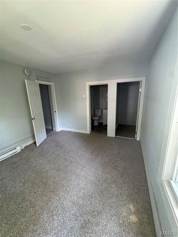 3621 Saint Marys Lane, St Louis, MO 63121