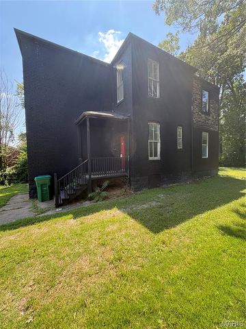 3621 Saint Marys Lane, St Louis, MO 63121