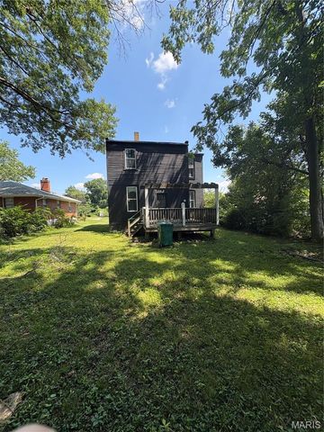 3621 Saint Marys Lane, St Louis, MO 63121