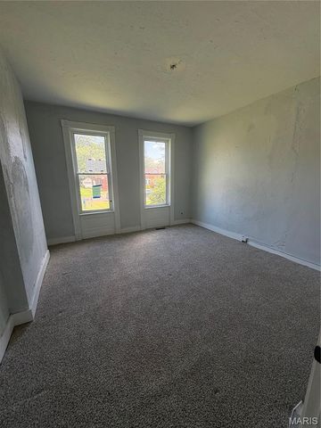 3621 Saint Marys Lane, St Louis, MO 63121