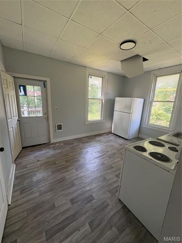 3621 Saint Marys Lane, St Louis, MO 63121