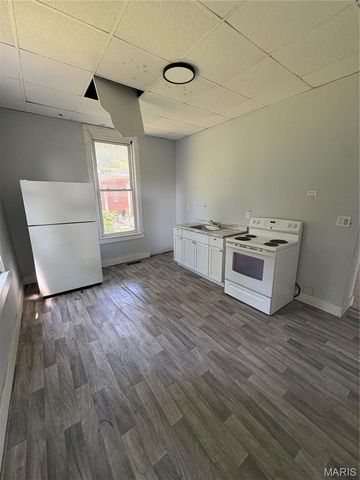 3621 Saint Marys Lane, St Louis, MO 63121