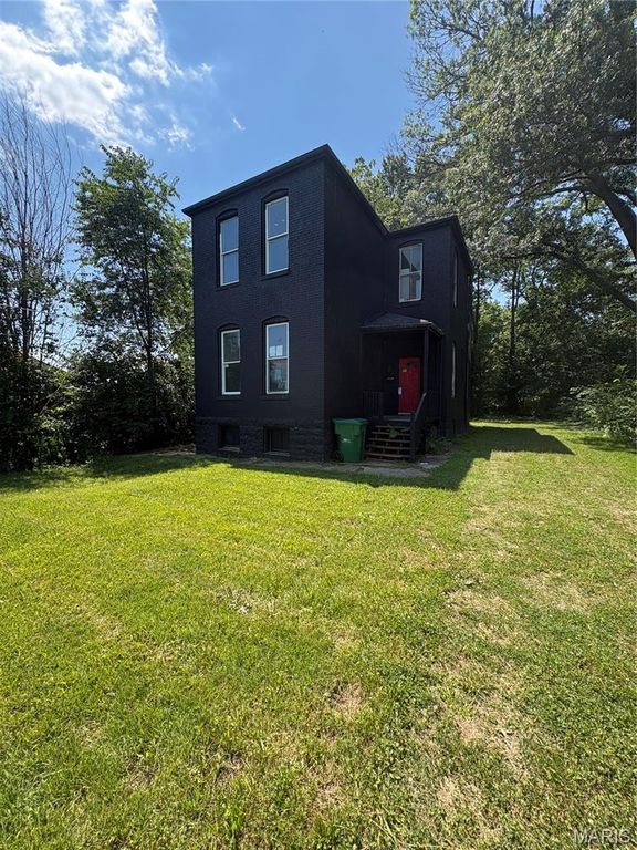 3621 Saint Marys Lane, St Louis, MO 63121
