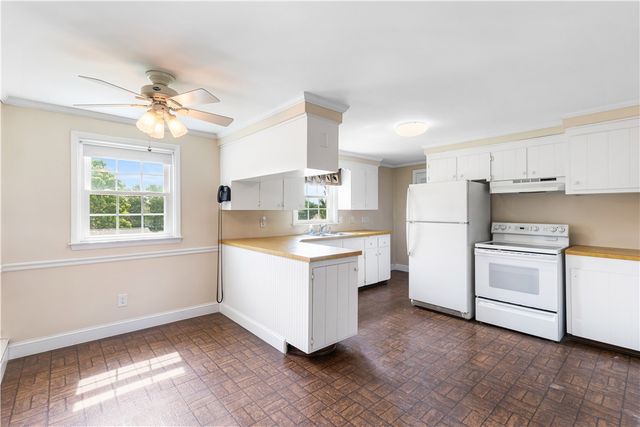 4 Eisenhower Street, Cumberland, RI 02864