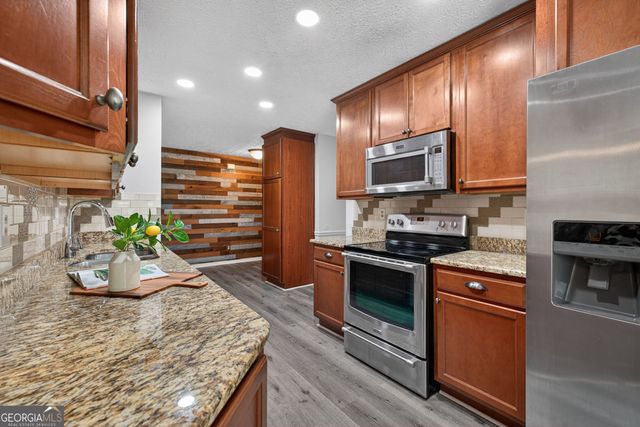 838 Burton Ridge Drive, Loganville, GA 30052