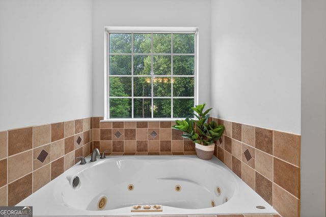 838 Burton Ridge Drive, Loganville, GA 30052
