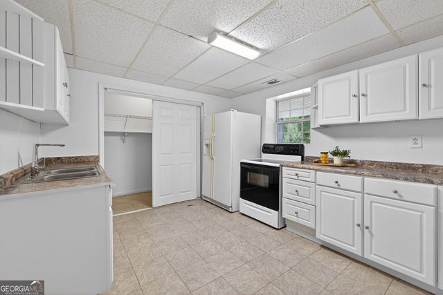 838 Burton Ridge Drive, Loganville, GA 30052