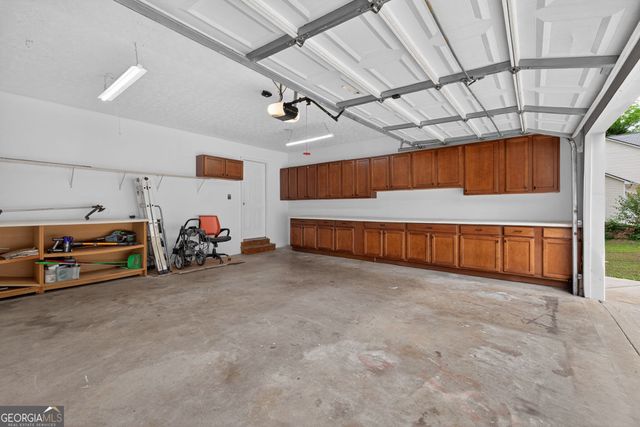 838 Burton Ridge Drive, Loganville, GA 30052