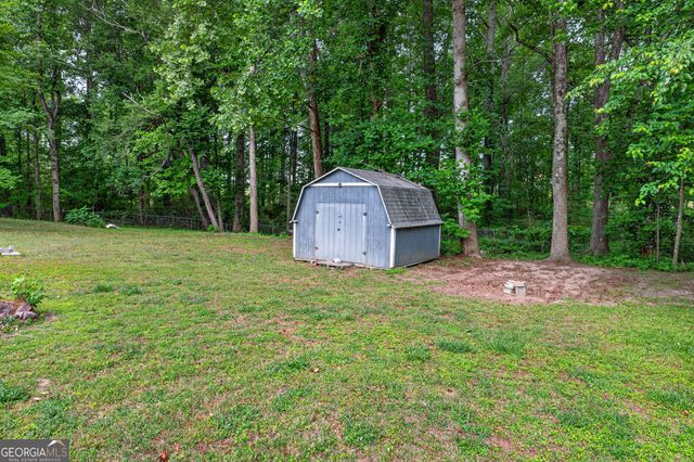838 Burton Ridge Drive, Loganville, GA 30052