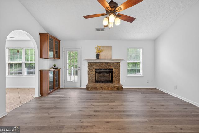 838 Burton Ridge Drive, Loganville, GA 30052