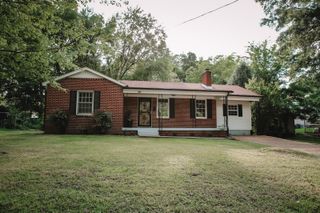 606 S Market St, Paris, TN 38242