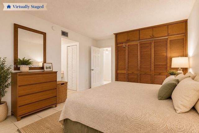 425 W Park Dr 10, Miami, FL 33172