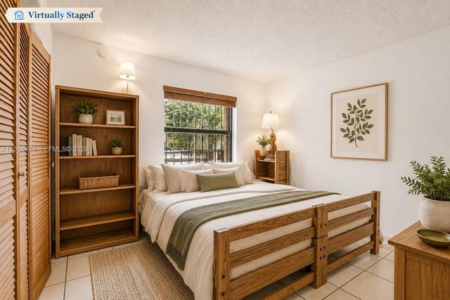 425 W Park Dr 10, Miami, FL 33172