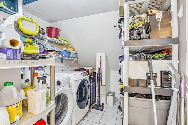425 W Park Dr 10, Miami, FL 33172