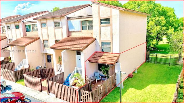 425 W Park Dr 10, Miami, FL 33172