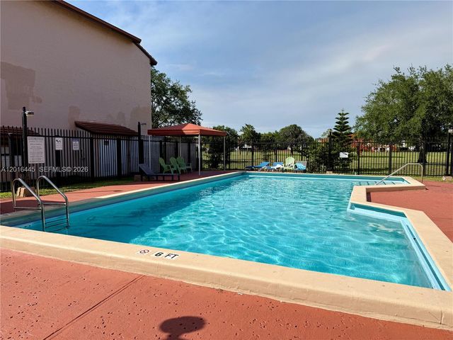425 W Park Dr 10, Miami, FL 33172