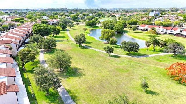 425 W Park Dr 10, Miami, FL 33172