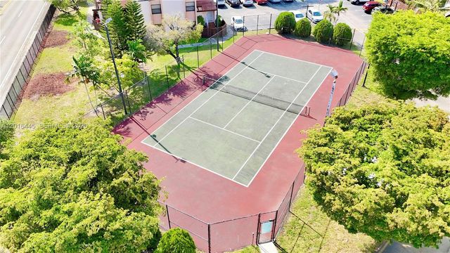 425 W Park Dr 10, Miami, FL 33172
