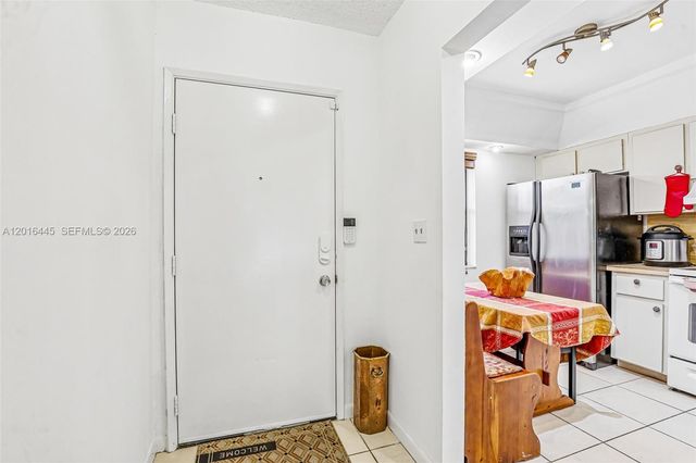 425 W Park Dr 10, Miami, FL 33172
