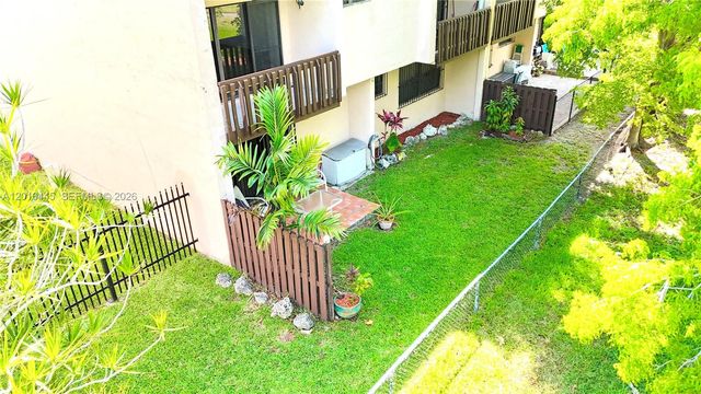 425 W Park Dr 10, Miami, FL 33172