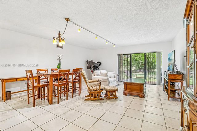 425 W Park Dr 10, Miami, FL 33172