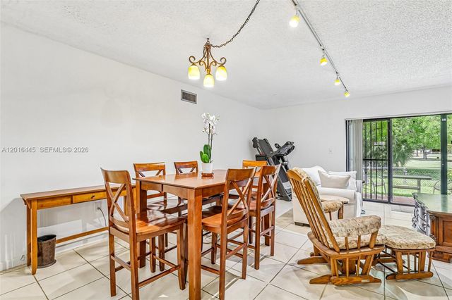 425 W Park Dr 10, Miami, FL 33172