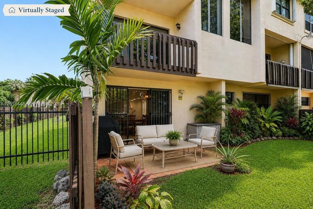 425 W Park Dr 10, Miami, FL 33172