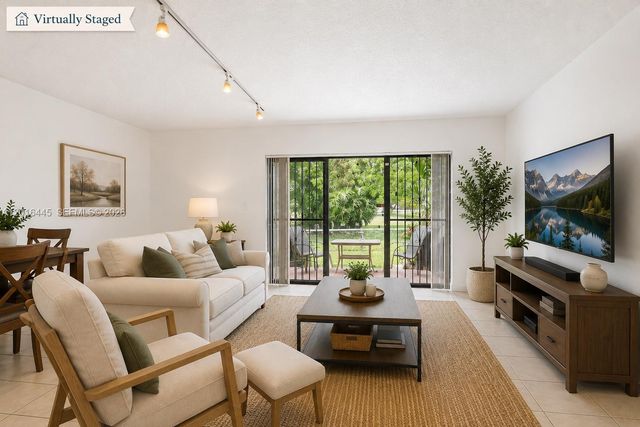 425 W Park Dr 10, Miami, FL 33172