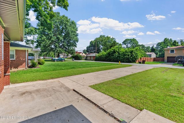 3218 Bridwell Dr, Louisville, KY 40216