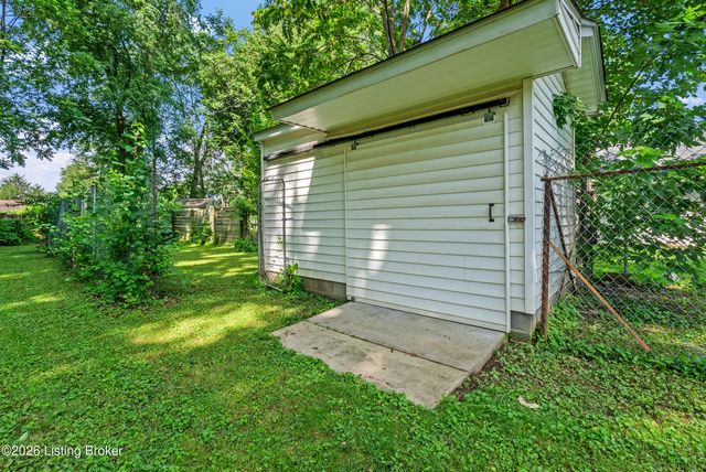 3218 Bridwell Dr, Louisville, KY 40216