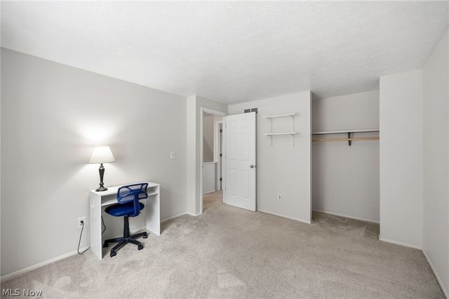 9481 Yorkview Drive, North Royalton, OH 44133