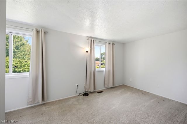 9481 Yorkview Drive, North Royalton, OH 44133