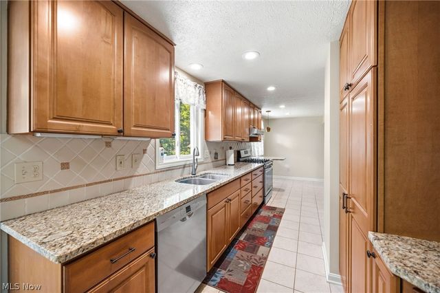 9481 Yorkview Drive, North Royalton, OH 44133