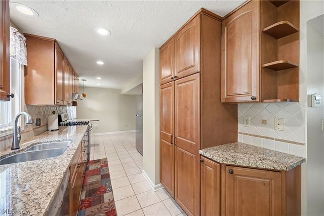 9481 Yorkview Drive, North Royalton, OH 44133