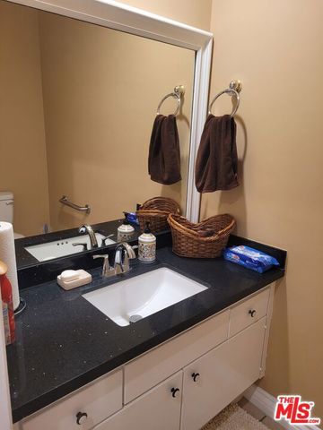 165 N SWALL Drive 204, Beverly Hills, CA 90211