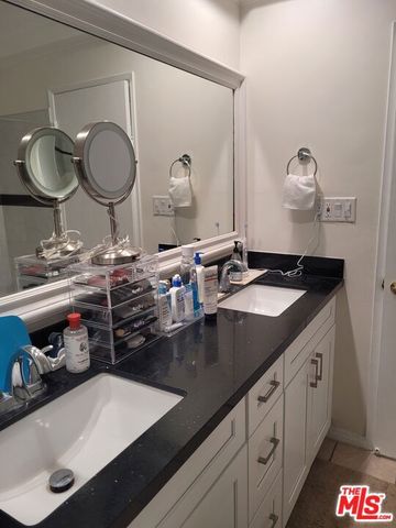 165 N SWALL Drive 204, Beverly Hills, CA 90211