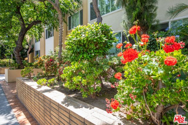 165 N SWALL Drive 204, Beverly Hills, CA 90211