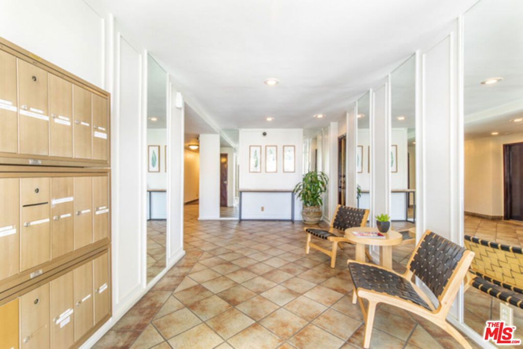 165 N SWALL Drive 204, Beverly Hills, CA 90211