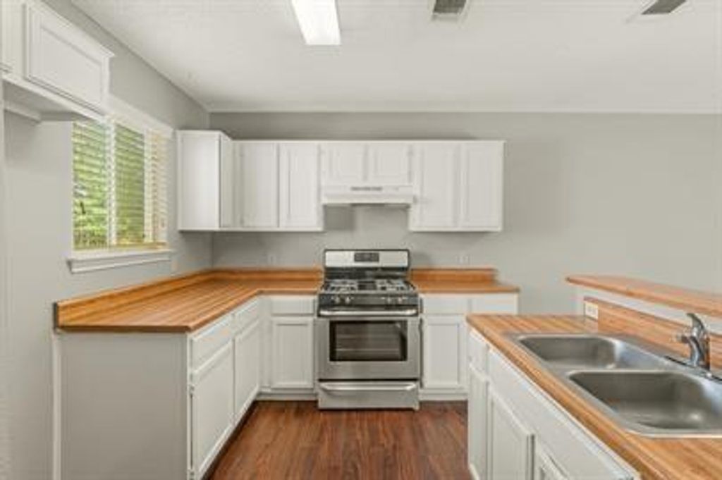 8311 Treehouse LN, Austin, TX 78749