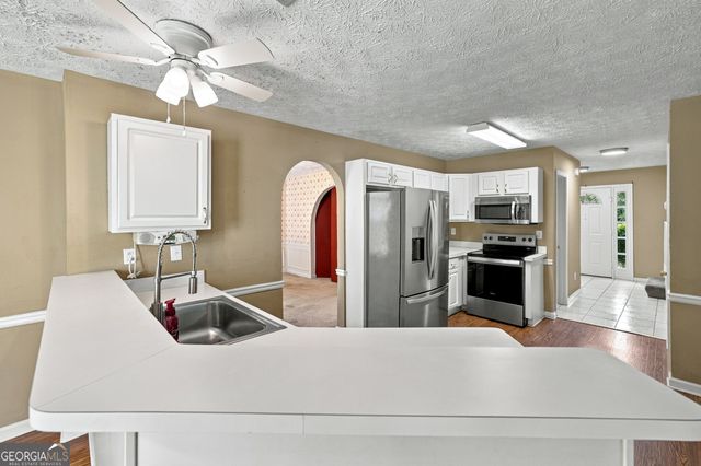 4090 Lake Drive, Loganville, GA 30052