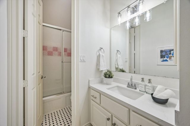 814 Atwell Street, Bellaire, TX 77401