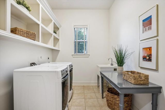 814 Atwell Street, Bellaire, TX 77401
