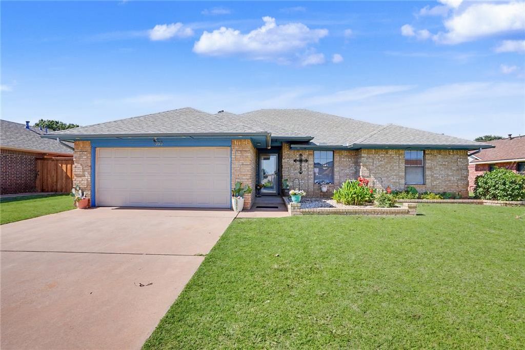 Image 1 of property listing at 305 Mallard Circle, Altus, OK 73521
