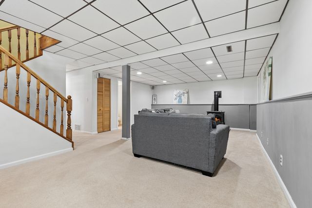 725 Wiltshire Court, Crystal Lake, IL 60014