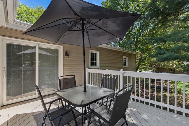 725 Wiltshire Court, Crystal Lake, IL 60014