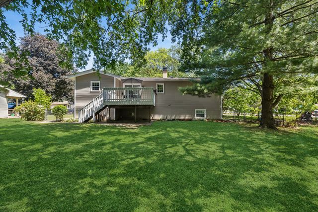 725 Wiltshire Court, Crystal Lake, IL 60014