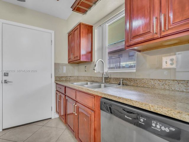 8601 SW 94th St 104W, Miami, FL 33156